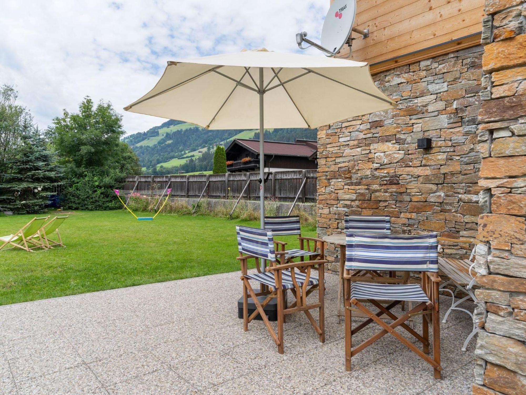 Central Apartment With Balcony Terrace Garden Deckchairs Brixen im Thale Exterior foto